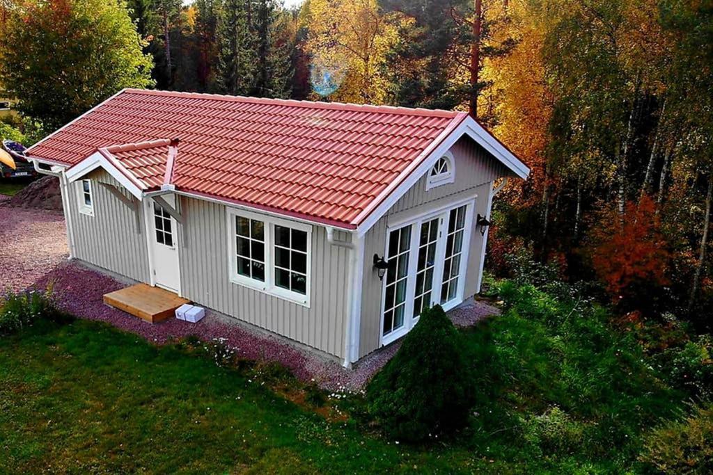 Nybyggd Stuga Intill Skogsbrynet - New Built Cottage Next To The Cowberry Forest Mora Exteriér fotografie
