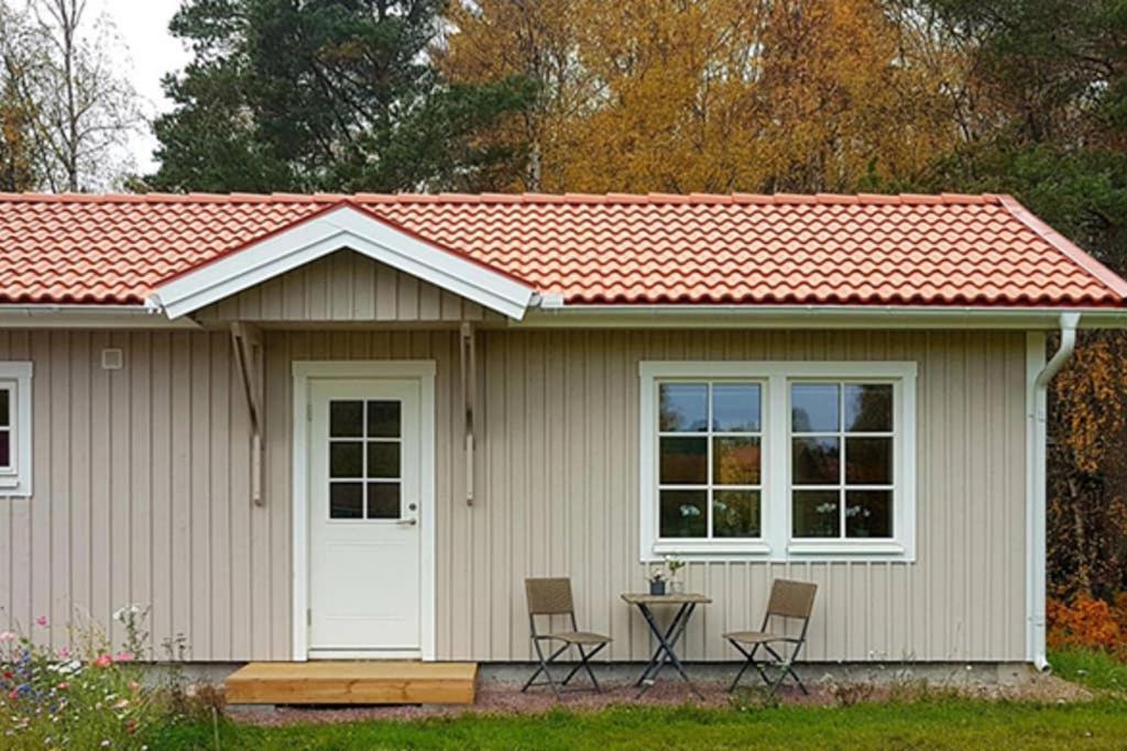Nybyggd Stuga Intill Skogsbrynet - New Built Cottage Next To The Cowberry Forest Mora Exteriér fotografie